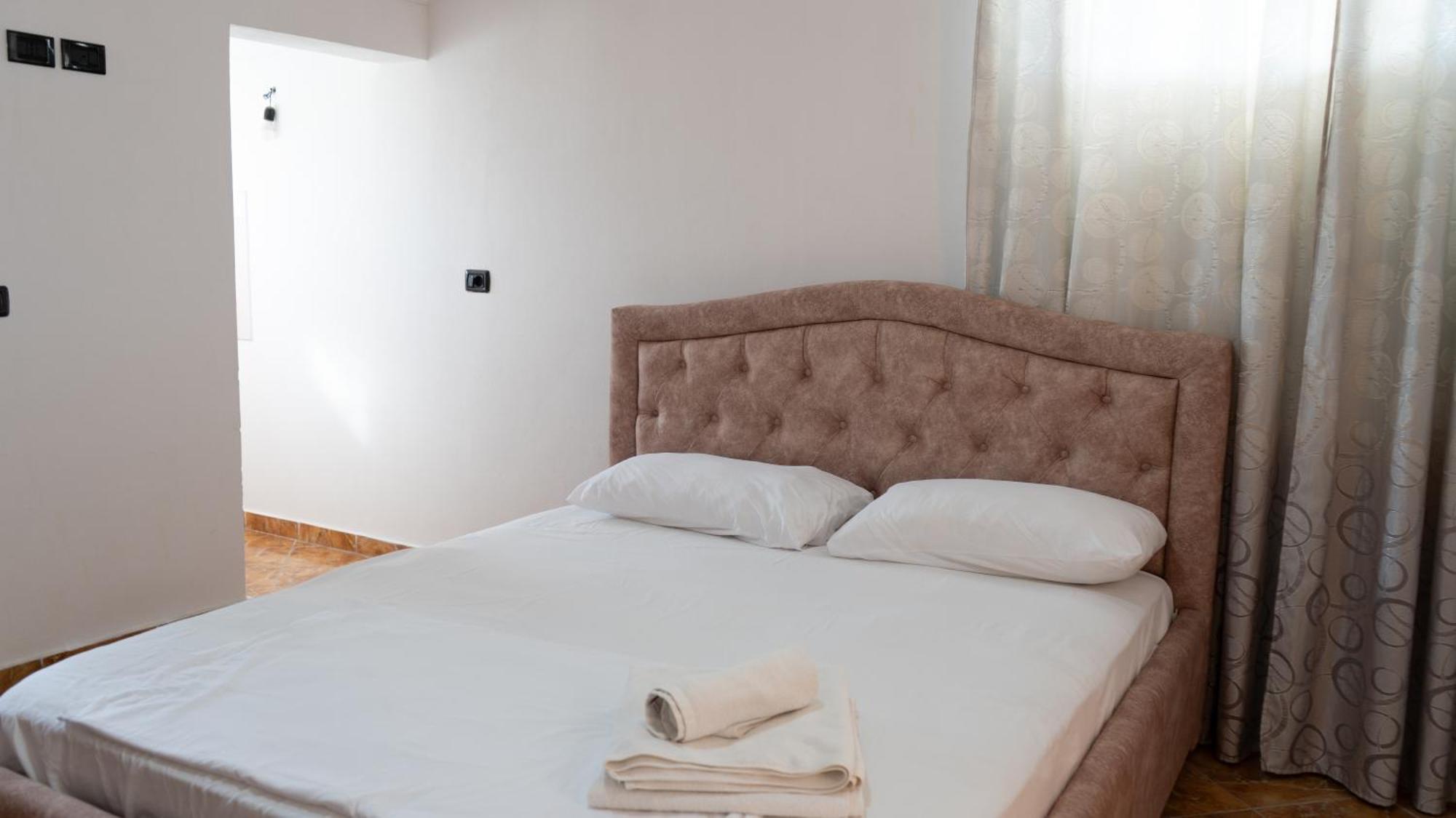 Villa Osmani Durrës Esterno foto